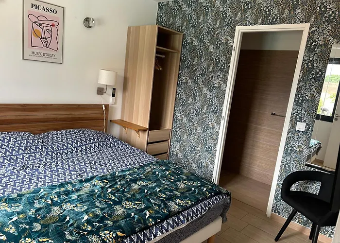 Vila Tres Belle Avec Piscine Chauffee Casaleoni